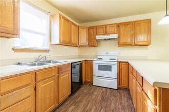 210 Meadow Ct in Siloam Springs, AR - Building Photo - Building Photo