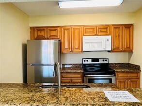 1241 SW 46th Ave in Pompano Beach, FL - Foto de edificio - Building Photo