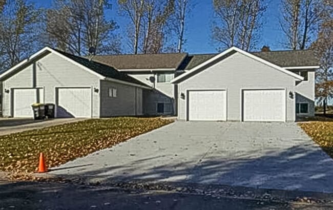 property at 220 Lakeview Dr
