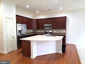 12928 Clarks Crossing Dr in Clarksburg, MD - Building Photo - Building Photo