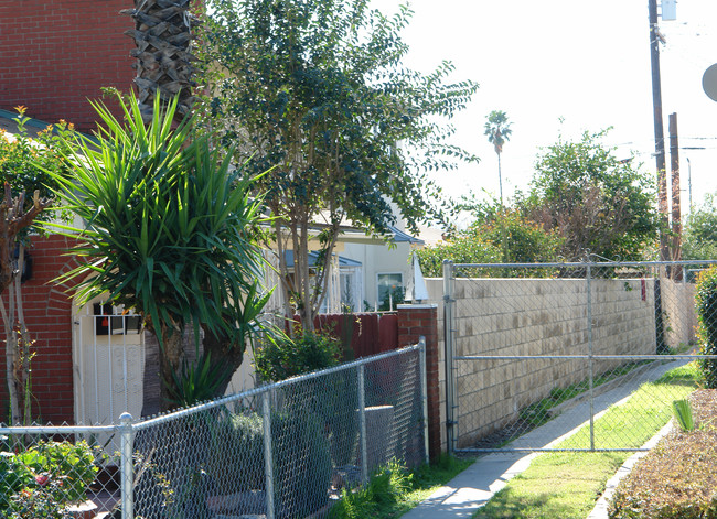 253 W 14th St in San Bernardino, CA - Building Photo - Building Photo