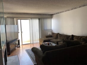 1828 Camden Ave, Unit 203 in Los Angeles, CA - Foto de edificio - Building Photo