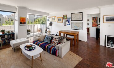 7135 Hollywood Blvd in Los Angeles, CA - Building Photo - Building Photo