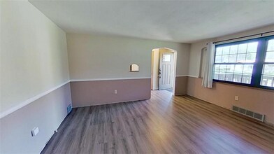 25 Carol Dr in Carnegie, PA - Foto de edificio - Building Photo