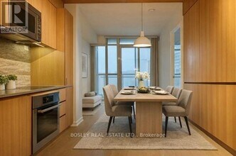 15 Iceboat Terr in Toronto, ON - Building Photo - Building Photo