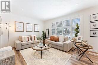 7 Sycamore Dr in Brantford, ON - Building Photo - Building Photo