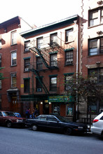 328 W 15th St in New York, NY - Building Photo - Building Photo