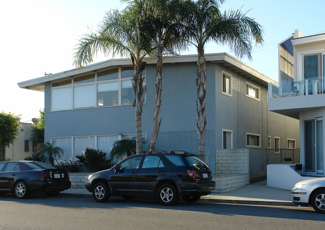 1115 W Balboa Blvd in Newport Beach, CA - Building Photo - Building Photo