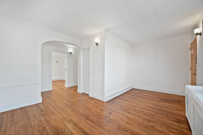 8 Smith St in Danbury, CT - Building Photo - Building Photo