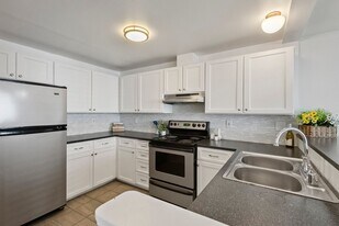 730 SE 8th Ave in Oak Harbor, WA - Building Photo