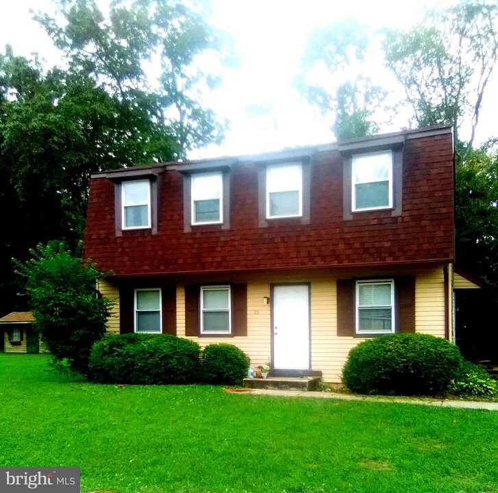 26 Deedre Ln in Glassboro, NJ - Building Photo