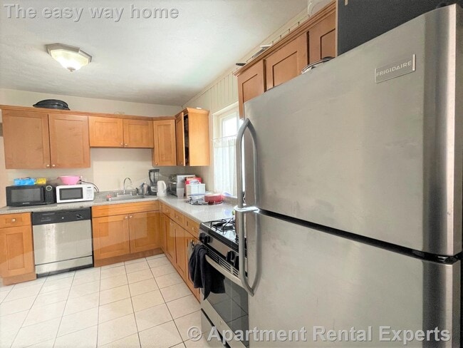 227 Boston Ave in Medford, MA - Building Photo - Building Photo