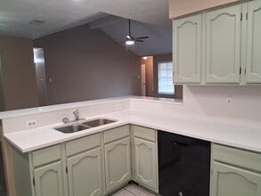 18731 Twigsworth Ln in Humble, TX - Foto de edificio - Building Photo