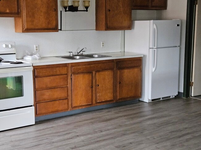 141 N Main St, Unit 203 in Orrville, OH - Building Photo - Building Photo