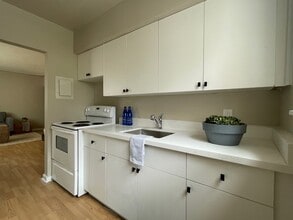 215 Jackson St W in Hamilton, ON - Building Photo - Building Photo
