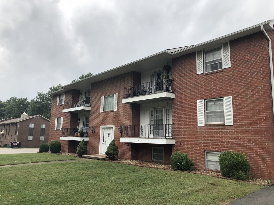 Canterbury in Independence, MO - Foto de edificio