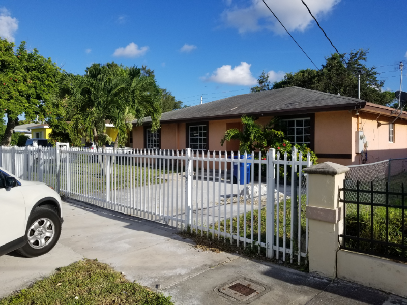 1262 NW 71st St in Miami, FL - Building Photo