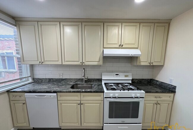 194 Kelton St, Unit 3 in Boston, MA - Building Photo - Building Photo