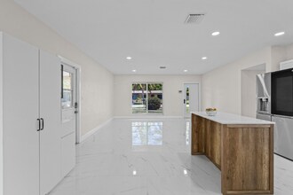 3220 NW 4th Ct in Fort Lauderdale, FL - Building Photo - Building Photo