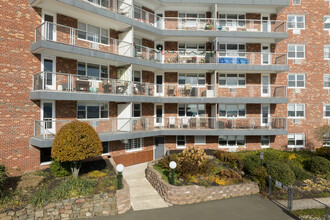 Rivercrest Cooperative Residences in Nyack, NY - Building Photo - Building Photo