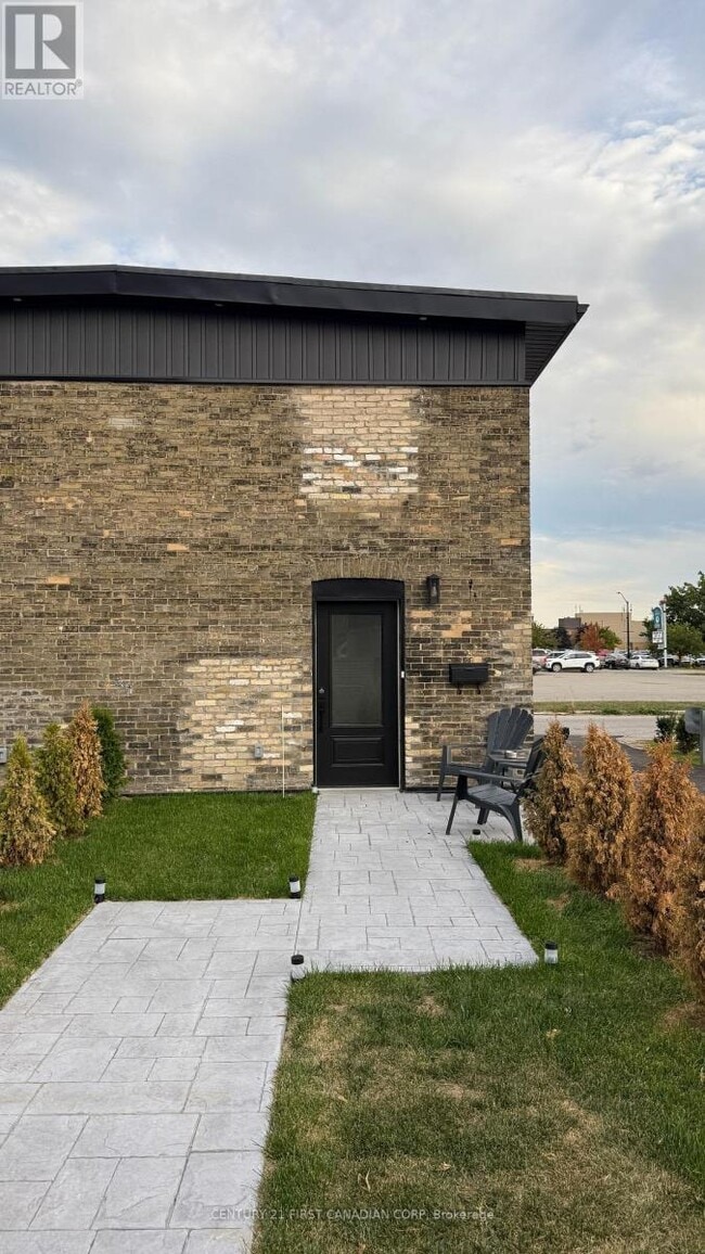 857 Dundas St in London, ON - Building Photo - Building Photo