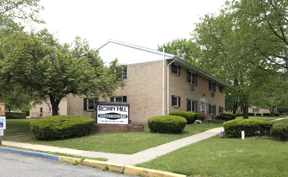 Robin Hill Apartments in Hampton, NJ - Building Photo