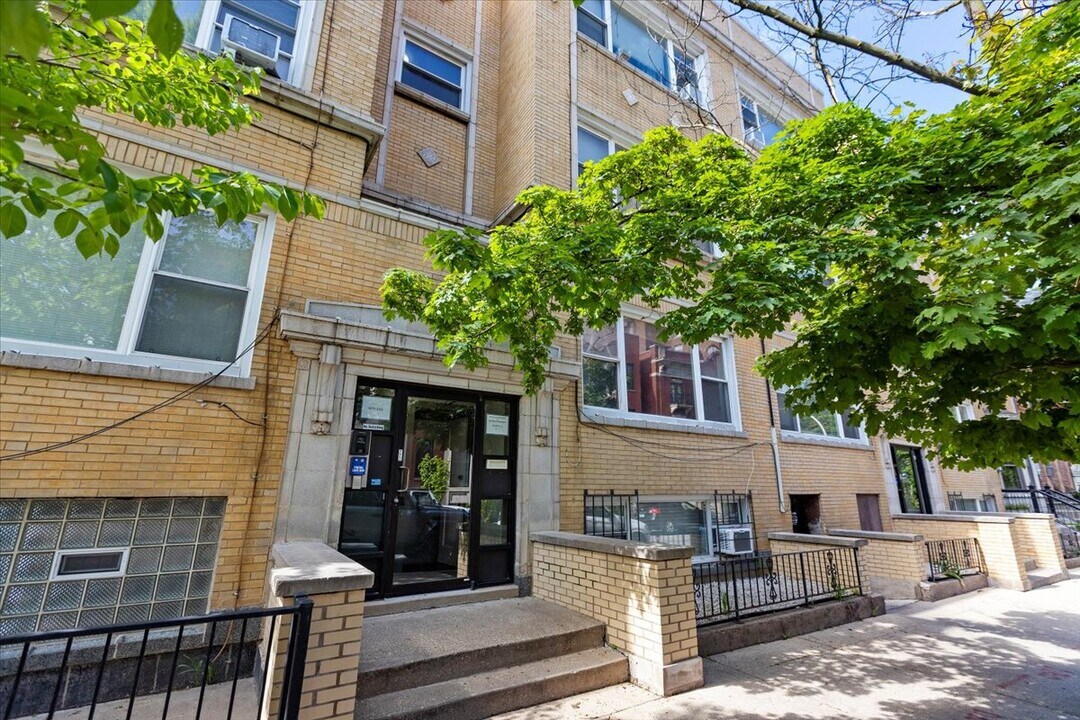 442 W Arlington Pl, Unit 446-1 in Chicago, IL - Foto de edificio