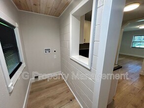 3561 Centerhill Dr N in Jacksonville, FL - Foto de edificio - Building Photo