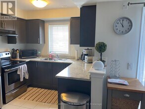 102 Tabaret Cres in Oshawa, ON - Building Photo - Building Photo