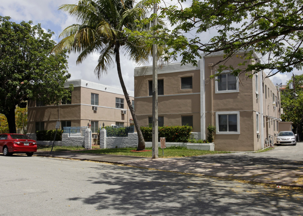 25 Navarre Ave in Coral Gables, FL - Foto de edificio