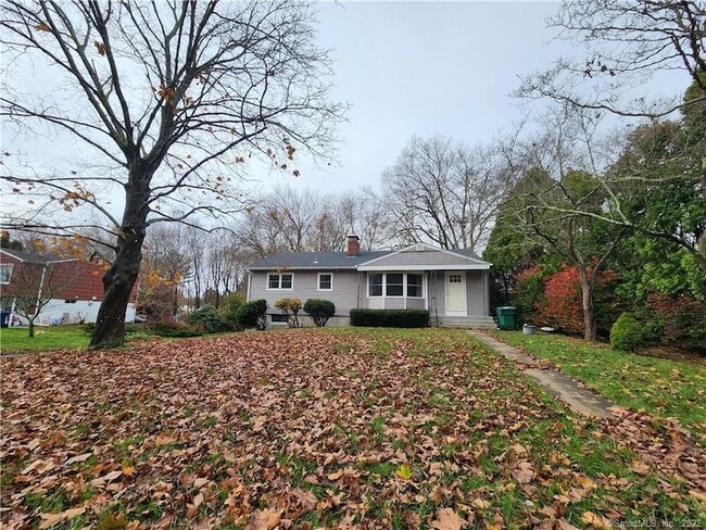 24 Savi Ave in Waterford, CT - Foto de edificio - Building Photo