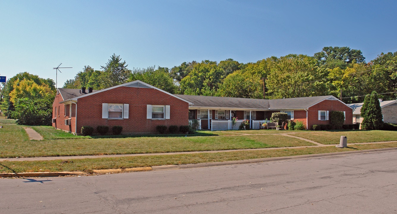 1201 Bishop Dr in Dayton, OH - Building Photo