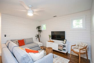 559 Veritas St in Nashville, TN - Foto de edificio - Building Photo