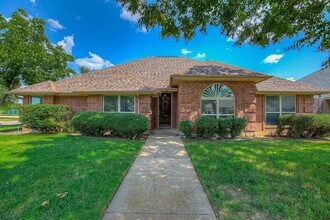 5501 Gateway Ln in Arlington, TX - Building Photo - Building Photo