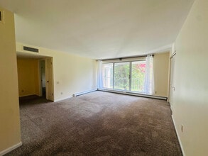 937 Heritage Ct in Mequon, WI - Building Photo - Building Photo