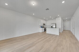 6436 Seabright Ter in Fort Pierce, FL - Foto de edificio - Building Photo