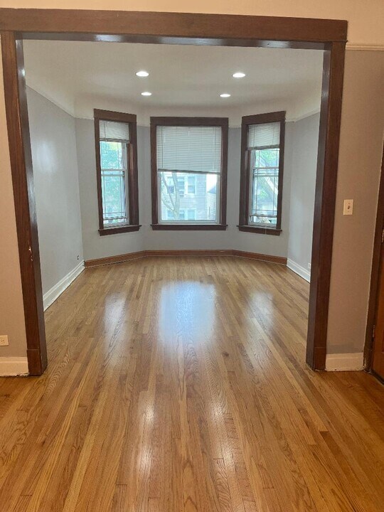 1507 W Victoria St, Unit #2 in Chicago, IL - Building Photo