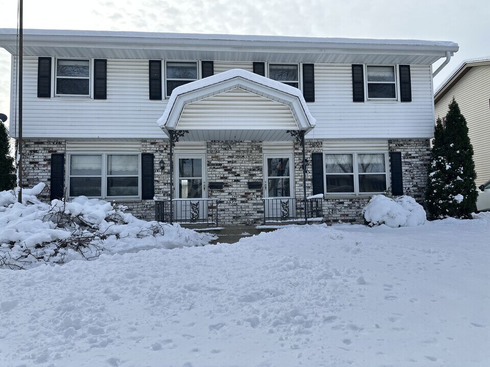 8101 W Tripoli Ave, Unit 8101 in Milwaukee, WI - Building Photo