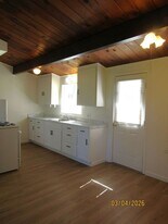 4984 Hessel Rd in Sebastopol, CA - Building Photo