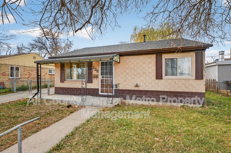 225 S Yates St in Denver, CO - Building Photo