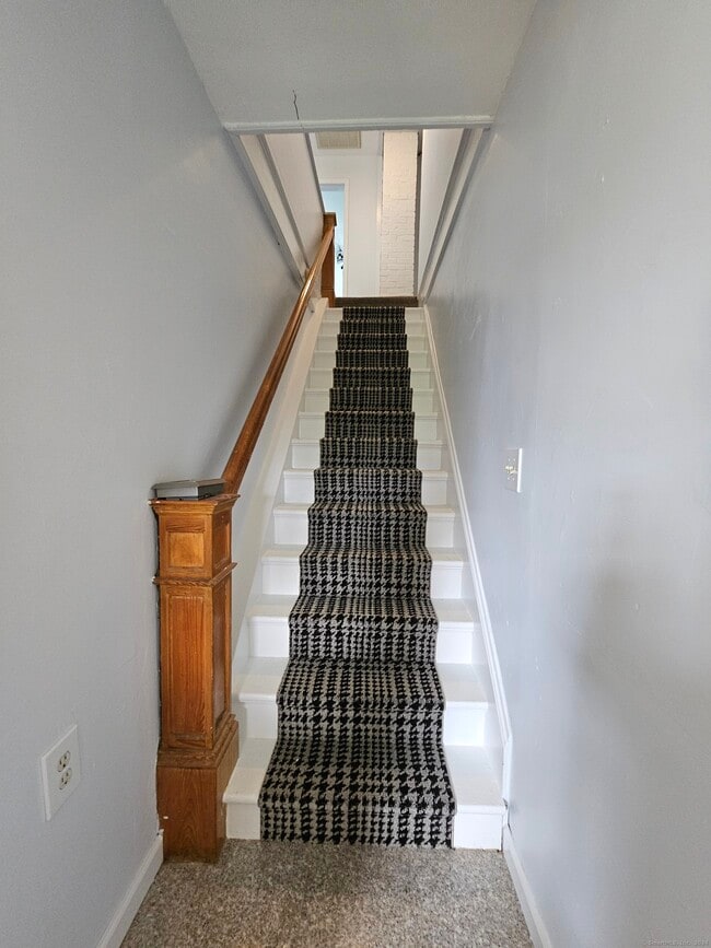 4 Knoll Ave in Milford, CT - Building Photo - Building Photo