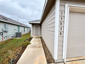 13838 Ostrich Run in San Antonio, TX - Building Photo - Building Photo