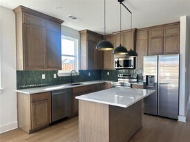 523 Harris St in Gunter, TX - Building Photo