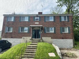 412 W Parkwood Dr, Unit 1 in Dayton, OH - Building Photo