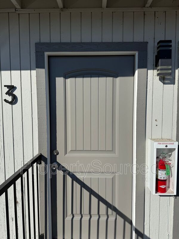 911 E H St in Lathrop, CA - Building Photo - Building Photo