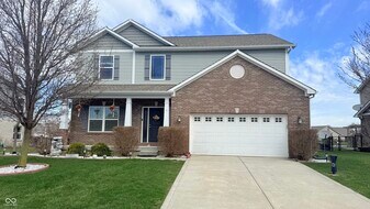 4674 W Chert Dr in New Palestine, IN - Building Photo