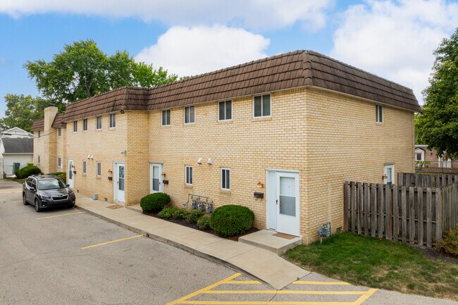 Auburn West Apartments in Indianapolis, IN - Foto de edificio - Building Photo