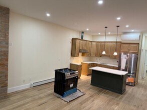 73 Stanhope St, Unit 1 in Brooklyn, NY - Foto de edificio - Building Photo