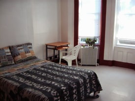 84-13 90th St in Queens, NY - Building Photo