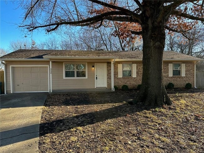 332 W Nightingale Cir in Fayetteville, AR - Building Photo - Building Photo